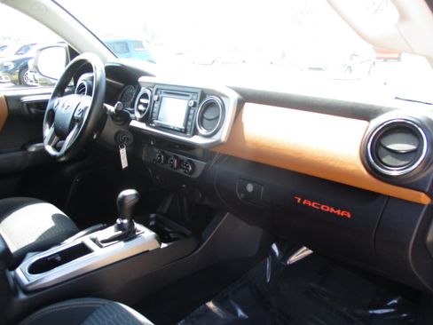 Used 2017 Toyota Tacoma SR5 RWD image 26