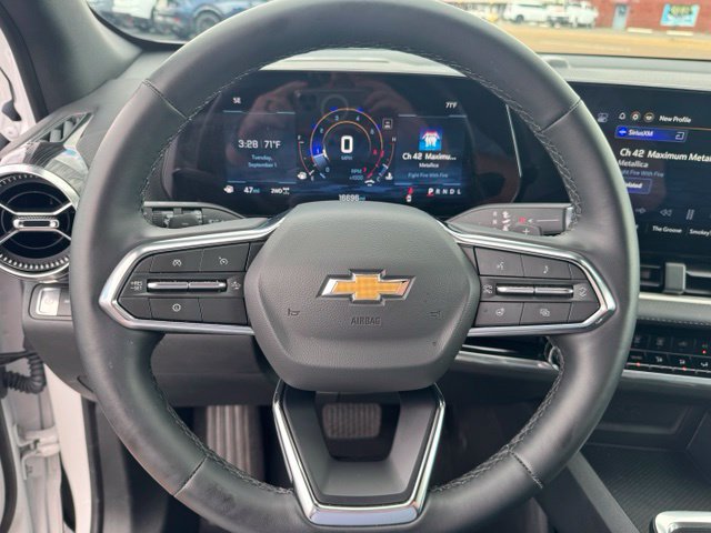 Used 2026 Chevrolet Equinox LT AWD/4WD image 13