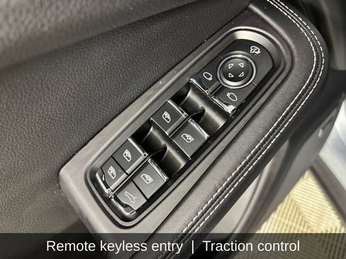 Used 2023 Porsche Macan w/ Premium Package Plus AWD/4WD image 14