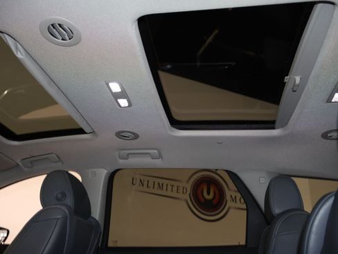 Used 2021 Buick Enclave Essence w/ Sound and Sites Package AWD/4WD image 13