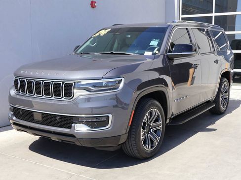 Used 2024 Jeep Wagoneer 4WD w/ Premium Group I image 1