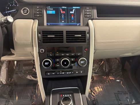Used 2018 Land Rover Discovery Sport HSE image 16