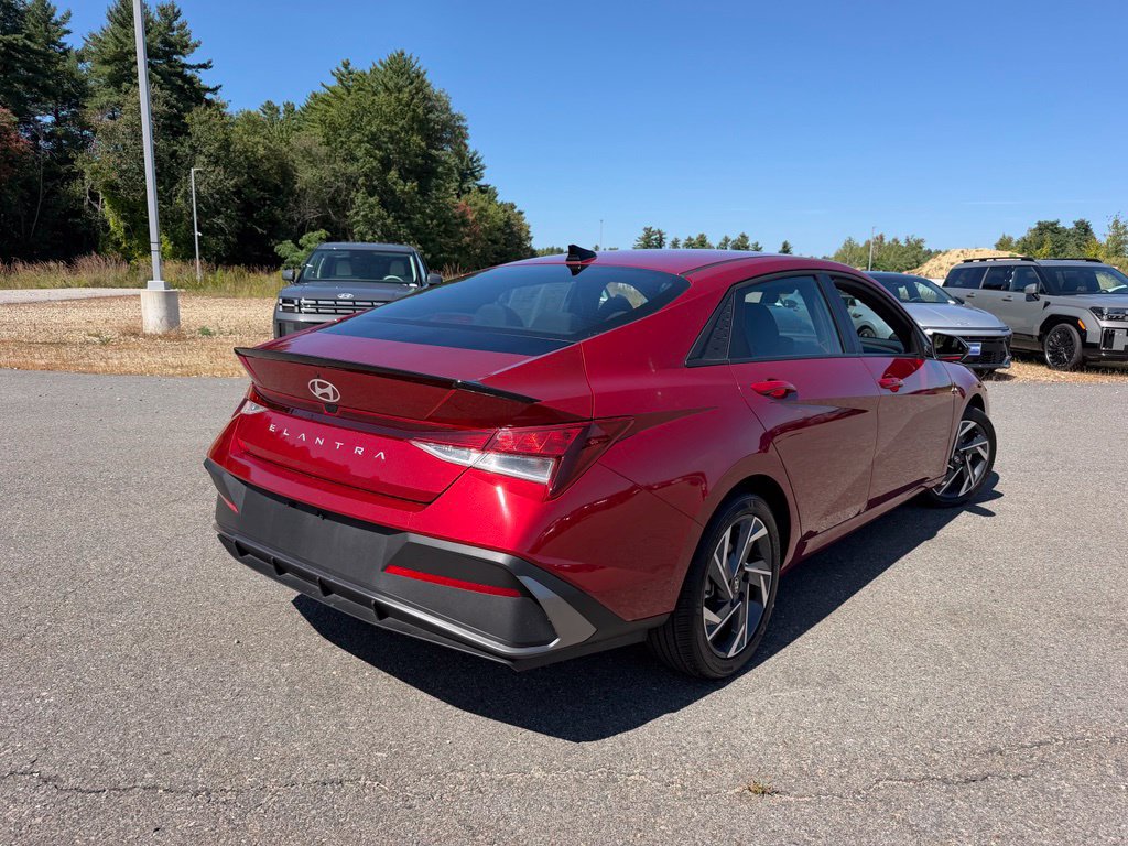 Certified 2025 Hyundai Elantra Sport FWD image 3