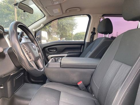 Used 2017 Nissan Titan SV AWD/4WD image 10