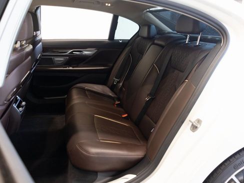 Used 2021 BMW 740i w/ Premium Package RWD image 20