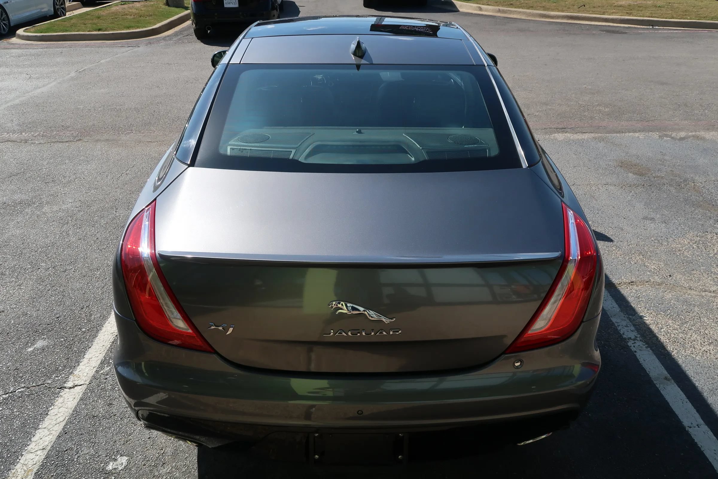 Used 2019 Jaguar XJ R-Sport RWD image 9