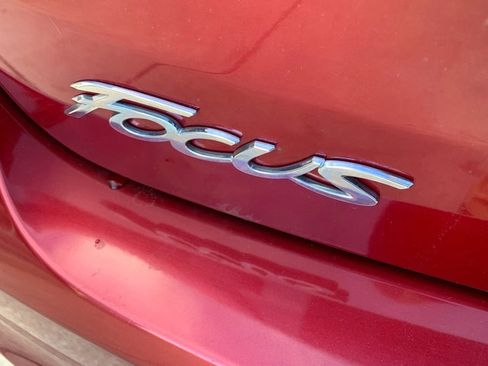 Used 2016 Ford Focus SE w/ SE Sport Package FWD image 16