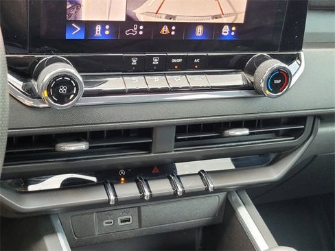 Used 2023 Chevrolet Colorado Trail Boss w/ Technology Package image 31