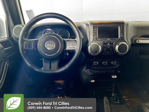 Used 2015 Jeep Wrangler Unlimited Sahara w/ Connectivity Group AWD/4WD image 23