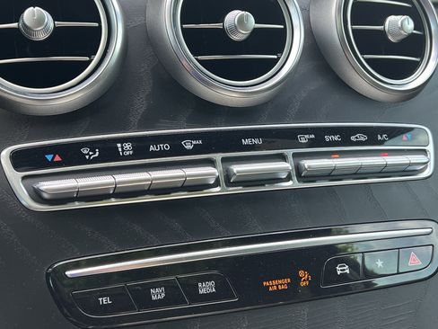 Used 2020 Mercedes-Benz GLC 300 4MATIC image 29