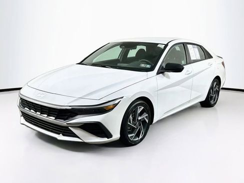 Used 2025 Hyundai Elantra SEL FWD image 3