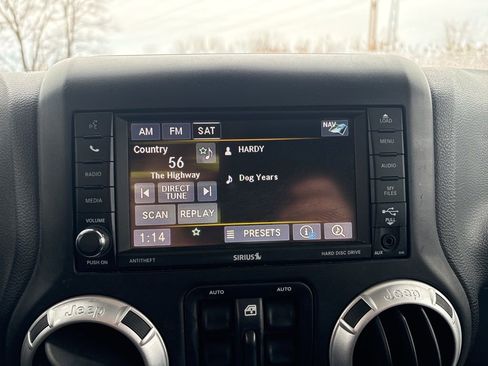 Used 2016 Jeep Wrangler Unlimited Rubicon image 17