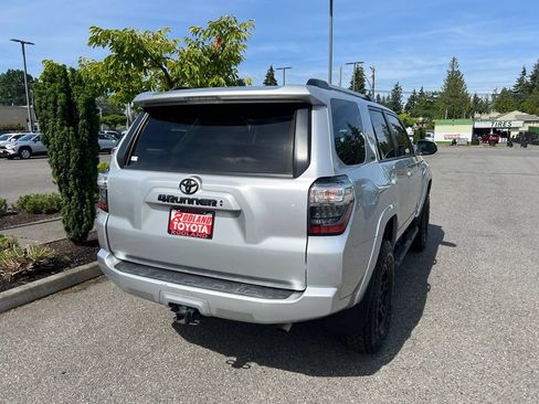 Used 2022 Toyota 4Runner SR5 AWD/4WD image 8