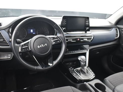 Used 2023 Kia Seltos S image 11