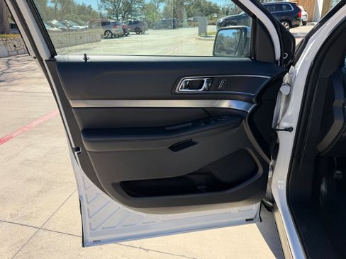Used 2018 Ford Explorer XLT w/ Equipment Group 202A image 24