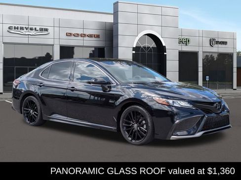 Used 2022 Toyota Camry XSE FWD image 1