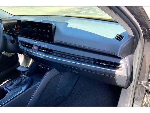 Used 2025 Kia K4 LX image 15