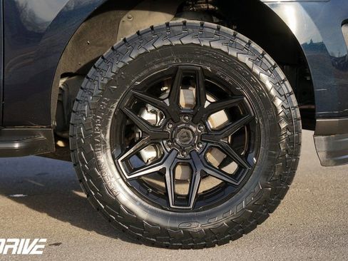 Used 2021 Ford Expedition XLT image 14