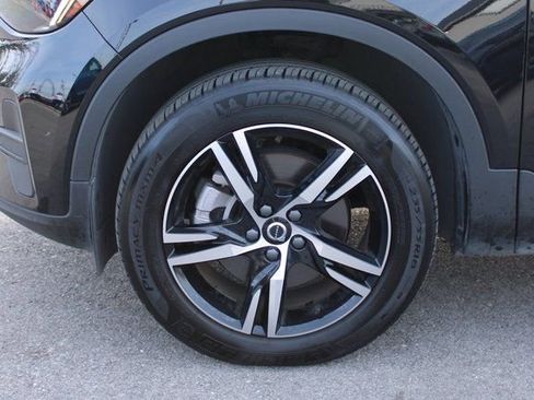 Used 2025 Volvo XC40 B5 Core image 37