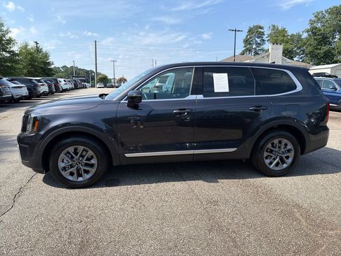 Used 2025 Kia Telluride LX FWD image 4