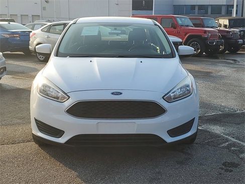 Used 2018 Ford Focus SE image 2