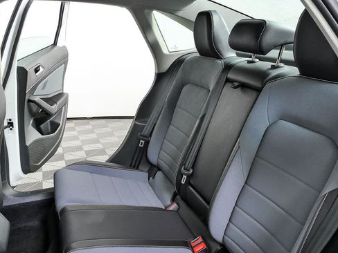 Certified 2025 Volkswagen Jetta SE FWD image 18