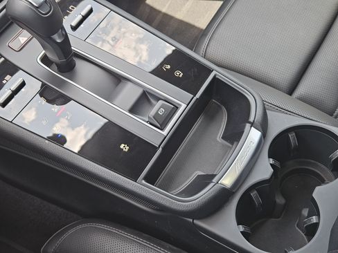 Certified 2026 Porsche Macan AWD/4WD image 20