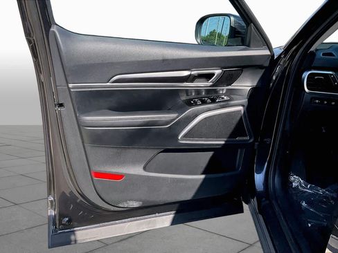 Used 2025 Kia Telluride S FWD image 21
