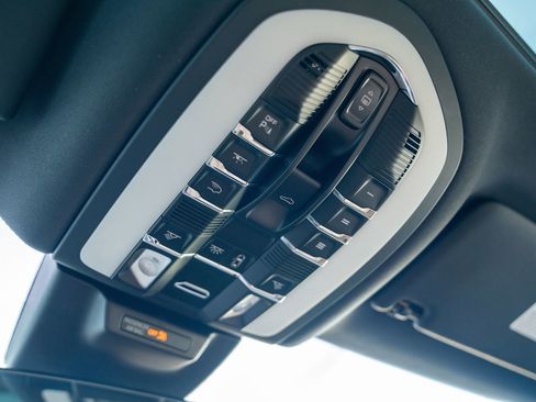 New 2026 Porsche Macan image 22