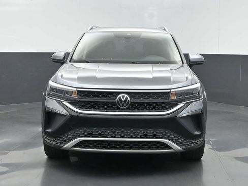 Used 2022 Volkswagen Taos SE w/ Panoramic Sunroof Package AWD/4WD image 2