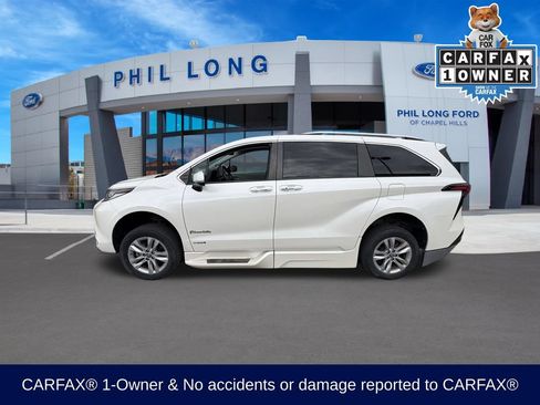 Used 2021 Toyota Sienna Limited FWD image 2