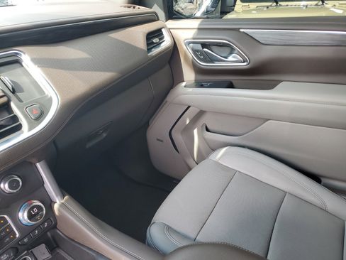 Used 2021 GMC Yukon SLT w/ SLT Premium Package image 24