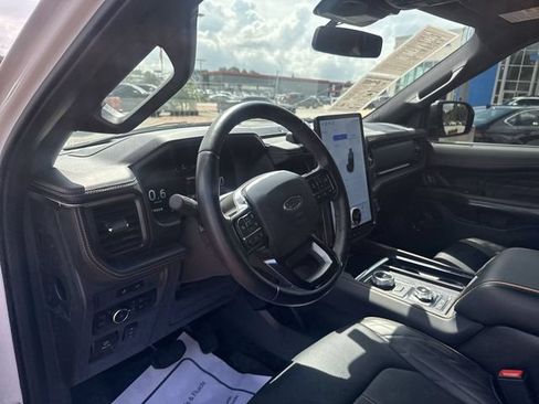 Used 2024 Ford Expedition Platinum AWD/4WD image 14