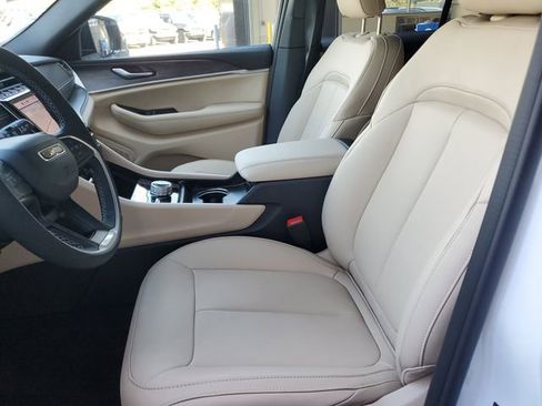 New 2025 Jeep Grand Cherokee Limited image 13