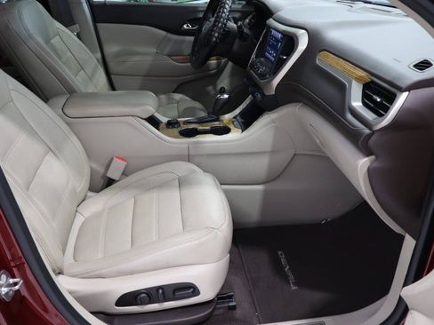 Used 2017 GMC Acadia Denali w/ Technology Package FWD image 10