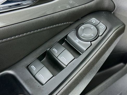 Used 2023 Chevrolet Traverse LT w/ Rear Camera Mirror Package image 18