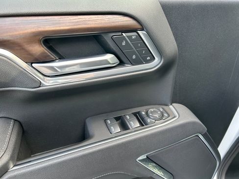 Used 2025 GMC Sierra 1500 SLT image 13