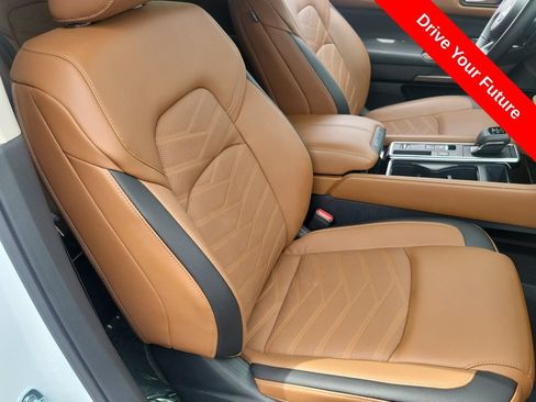 Used 2025 Nissan Pathfinder Platinum FWD image 21