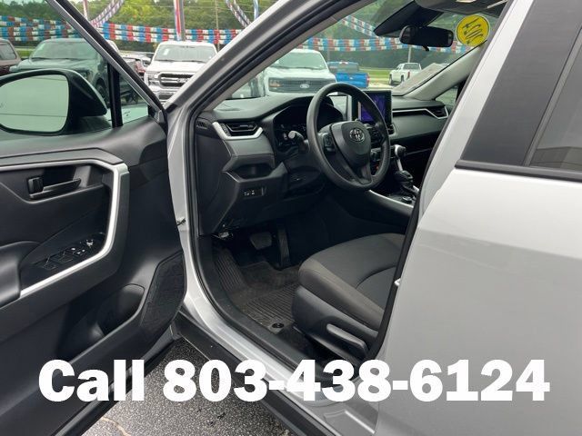 Used 2024 Toyota RAV4 LE AWD/4WD image 5