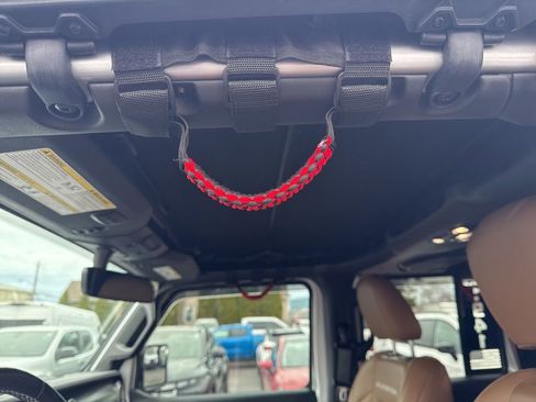 Used 2023 Jeep Gladiator Rubicon w/ Cold Weather Group image 19