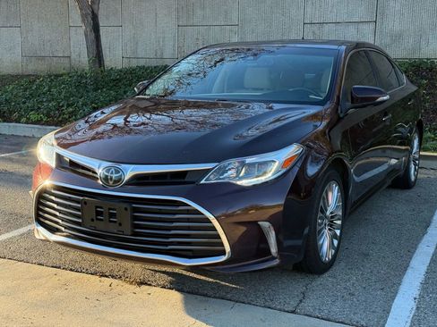 Used 2016 Toyota Avalon Limited image 3