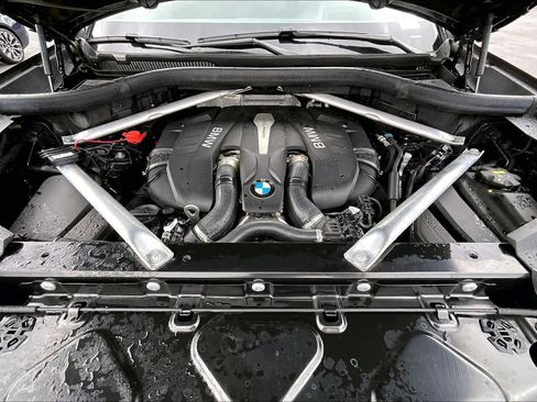 Used 2019 BMW X5 xDrive50i w/ M Sport Package image 31