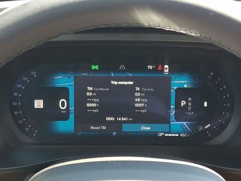 Certified 2025 Volvo XC40 B5 Ultra AWD/4WD image 22