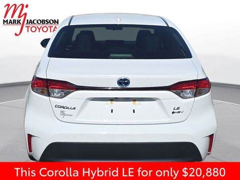 Used 2025 Toyota Corolla LE w/ LE Premium Package image 11