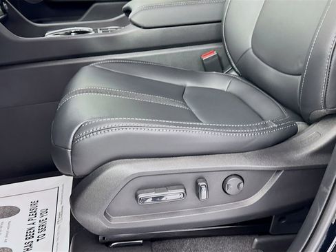 New 2025 Honda Pilot Touring image 24