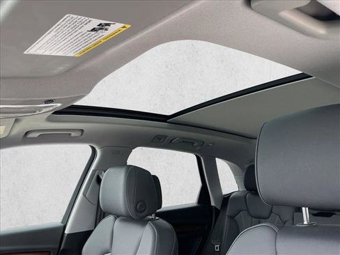 Used 2024 Audi Q5 e Premium Plus image 11