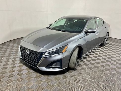 Used 2023 Nissan Altima 2.5 SV FWD image 8