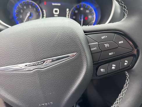 New 2026 Chrysler Pacifica Select image 13