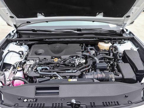 New 2026 Toyota Camry Hybrid FWD image 12