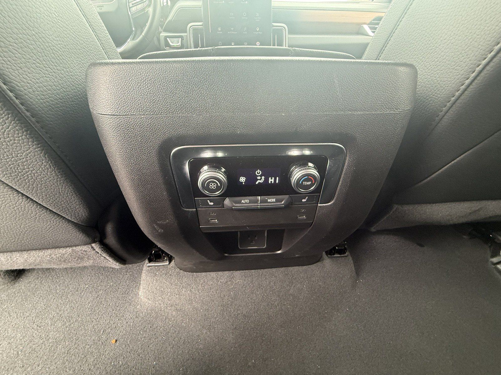 Used 2025 GMC Yukon Denali AWD/4WD image 24